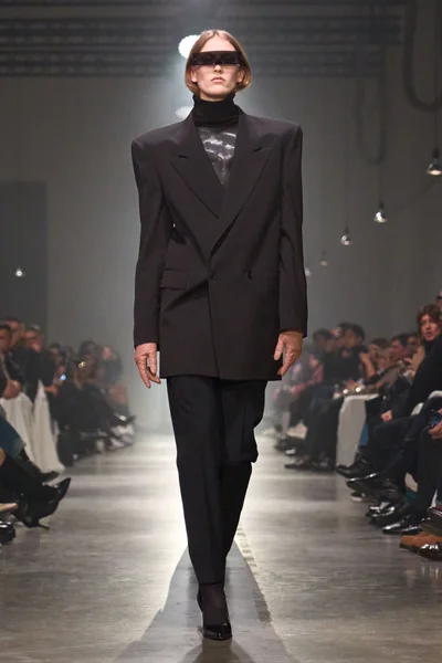 Look 30